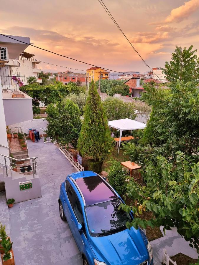 Guest House Vila Elezi Durres Exterior photo