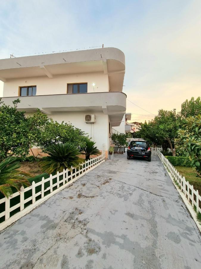 Guest House Vila Elezi Durres Exterior photo