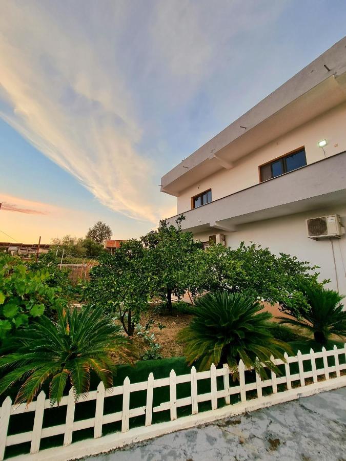 Guest House Vila Elezi Durres Exterior photo